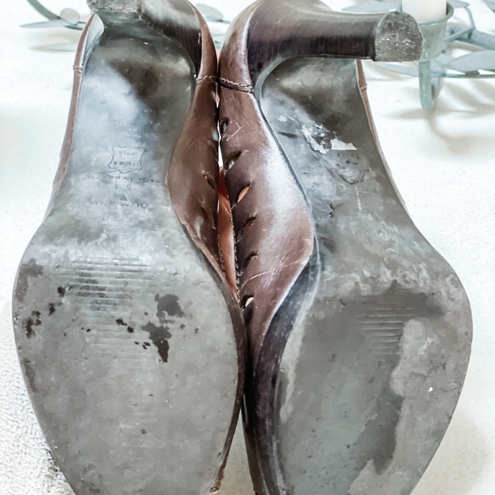 Cathy Jean brown leather open-toe pumps - Picture 8 of 8
